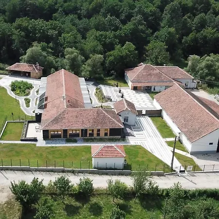 чудно място- стакевци *